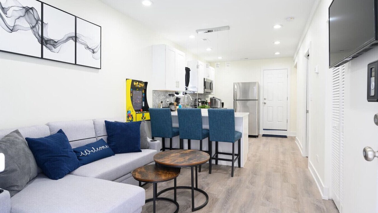 Photo of Livingroom in Little Village