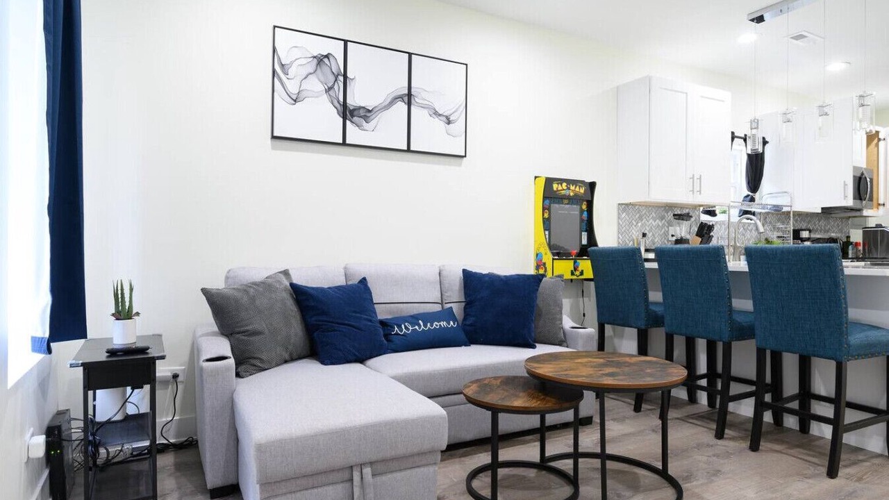 Photo of Livingroom in Little Village