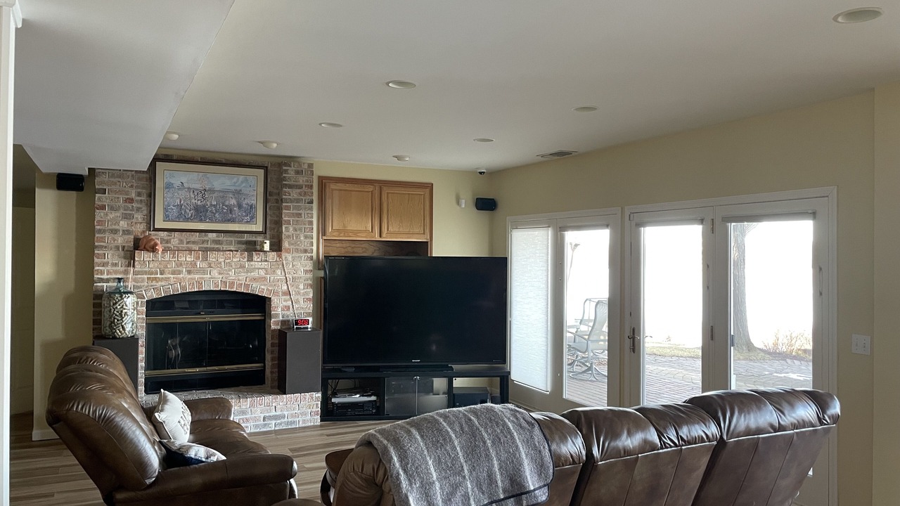 Photo of Livingroom in Lake Villa