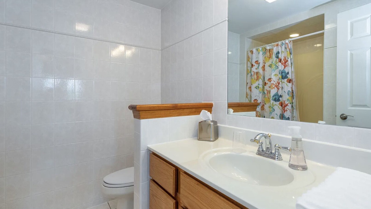 Photo of Bathroom in Lake Villa