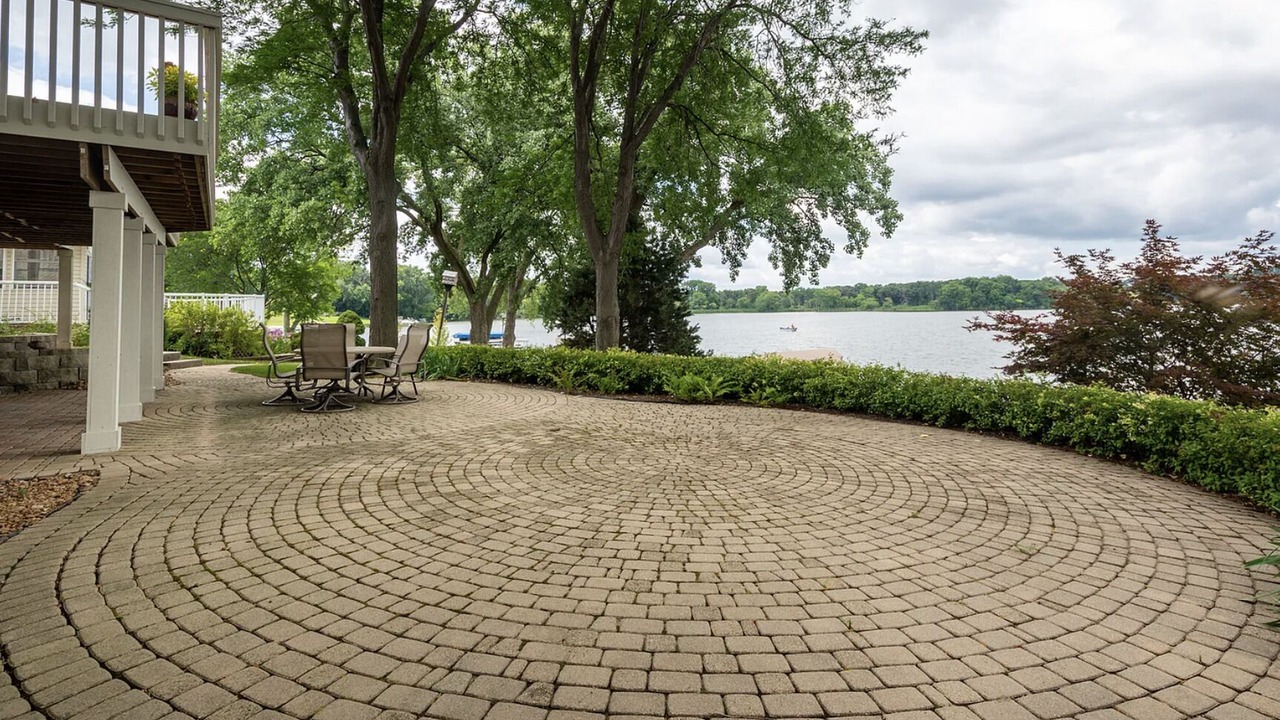 Photo of Outdoor in Lake Villa