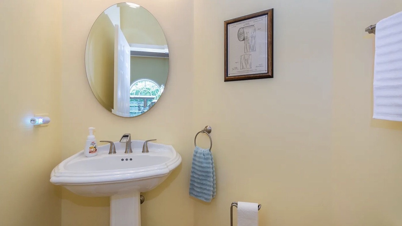 Photo of Bathroom in Lake Villa