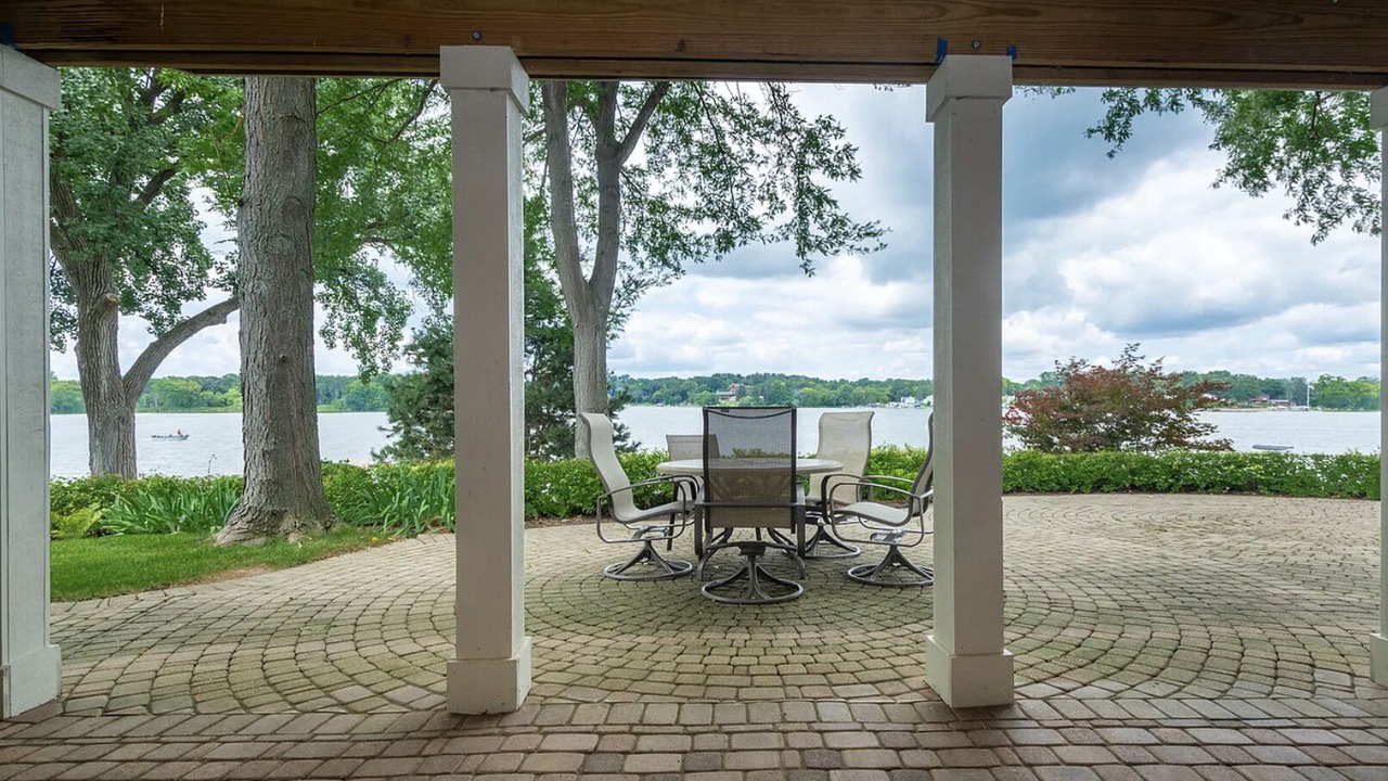 Photo of Outdoor in Lake Villa