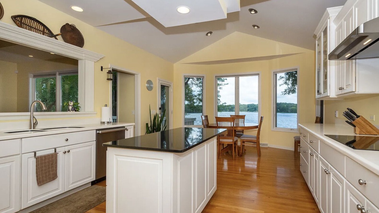 Photo of Kitchen in Lake Villa