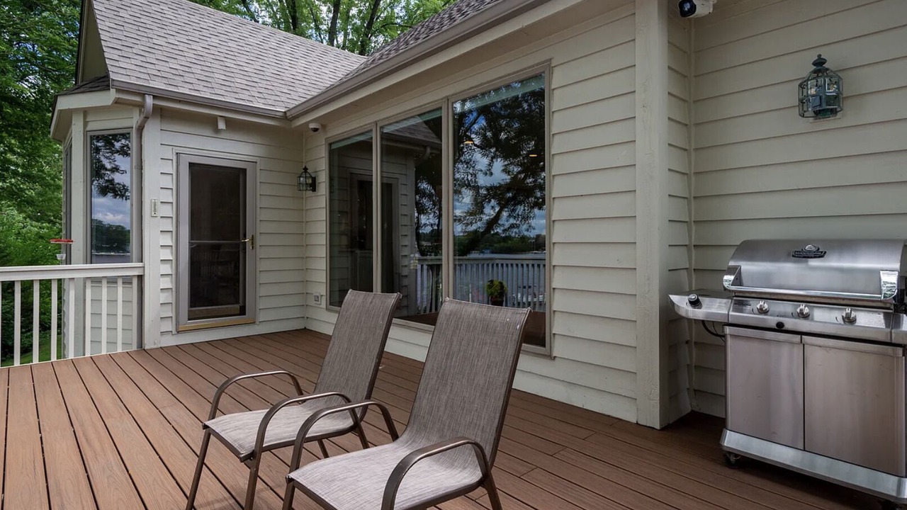Photo of Patio Balcony in Lake Villa