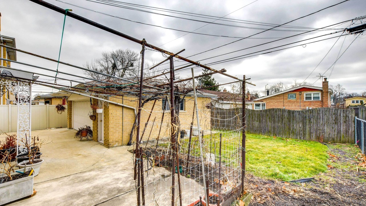 Photo of Outdoor in Oak Lawn