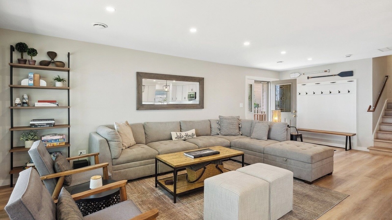 Photo of Livingroom in Round Lake