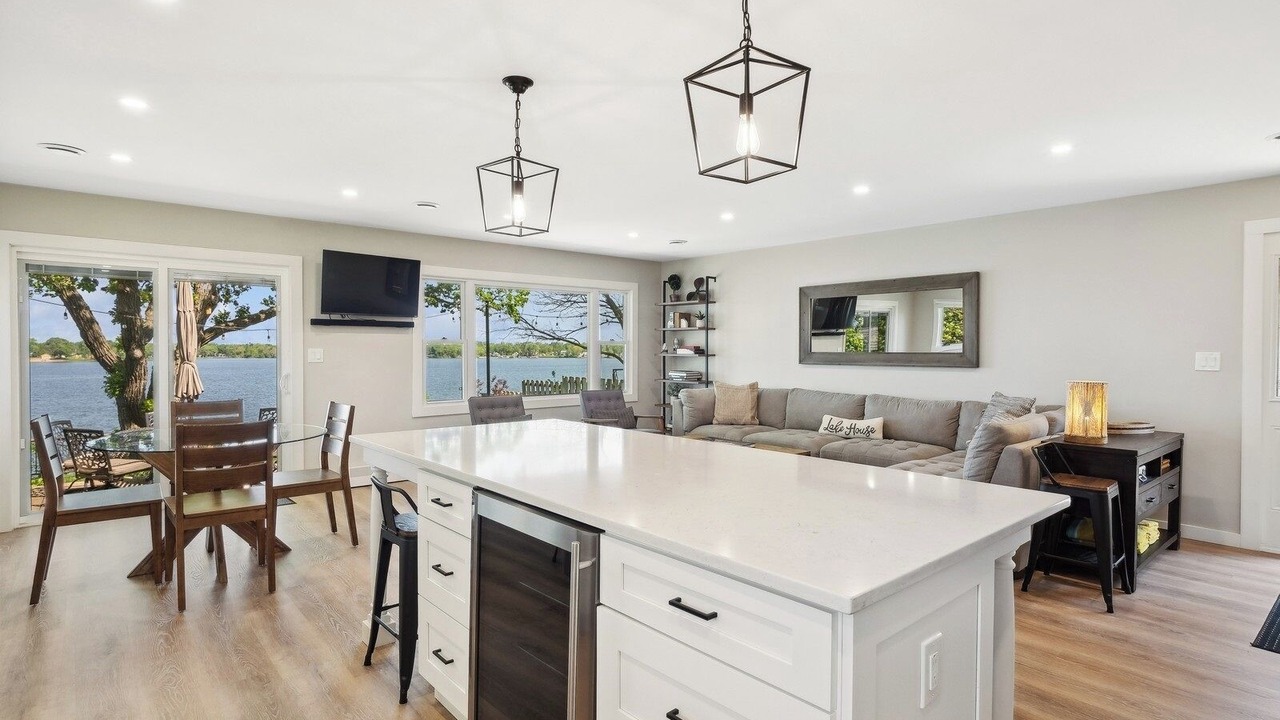 Photo of Livingroom in Round Lake