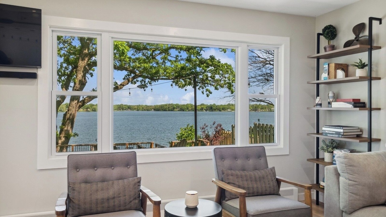 Photo of Livingroom in Round Lake