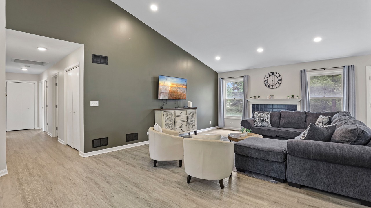 Photo of Livingroom in Oswego