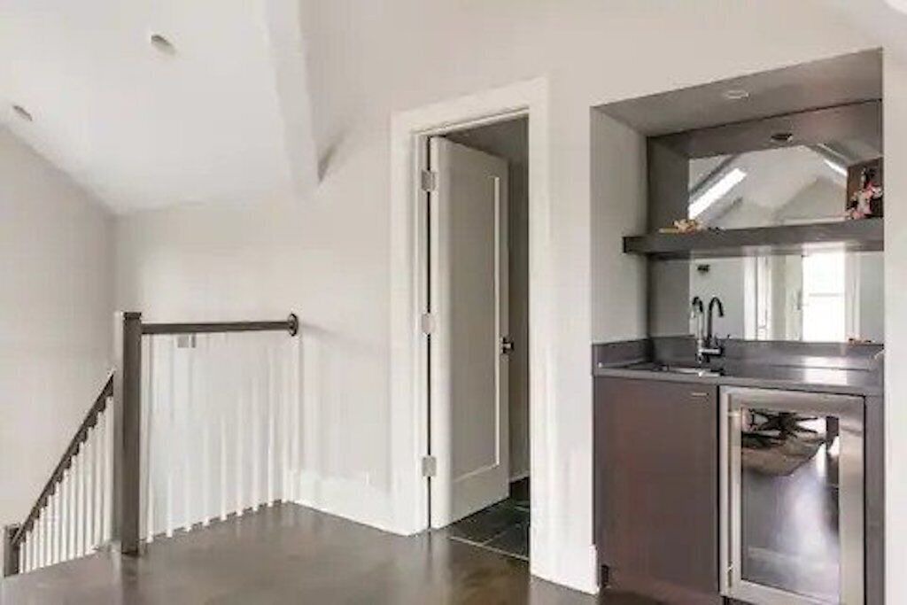 Photo of Bathroom in Lakeview