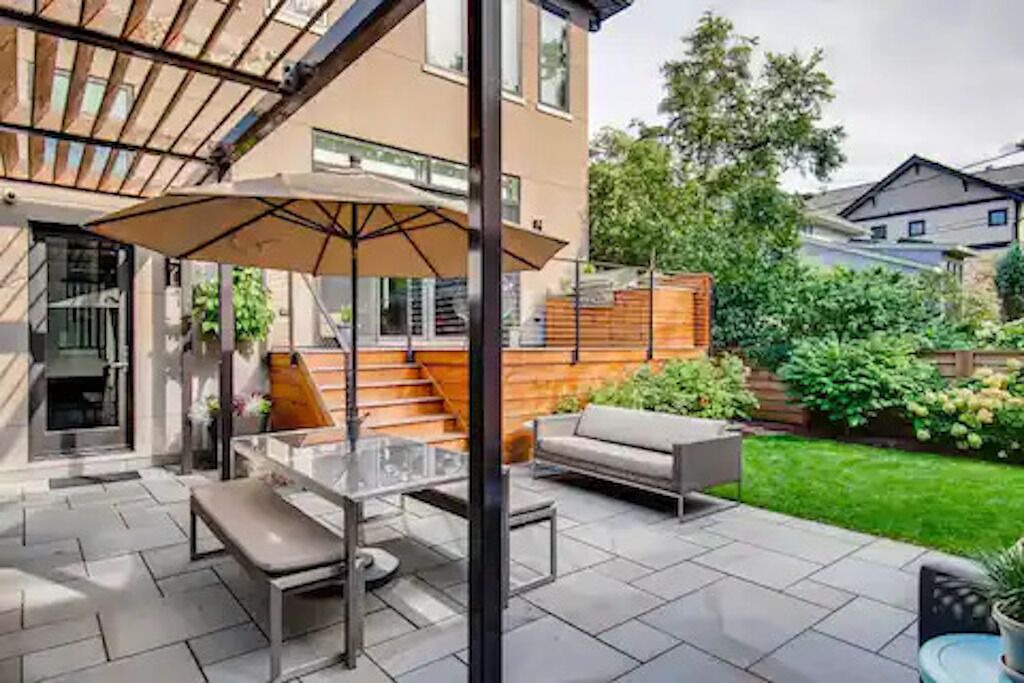 Photo of Outdoor in Lakeview