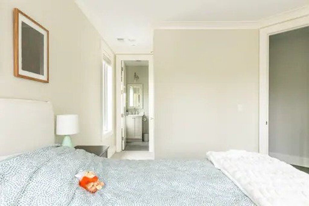 Photo of Bedroom in Lakeview