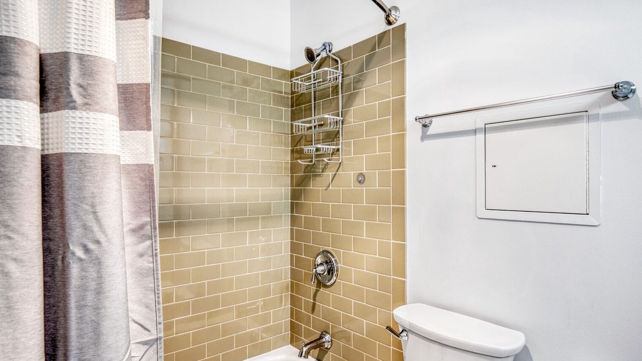 Photo of Bathroom in Lake View East
