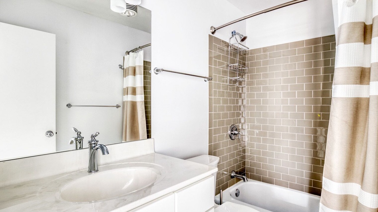 Photo of Bathroom in Lake View East