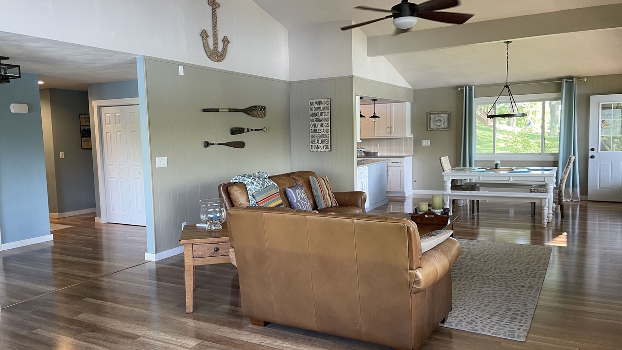 Photo of Livingroom in Apple River