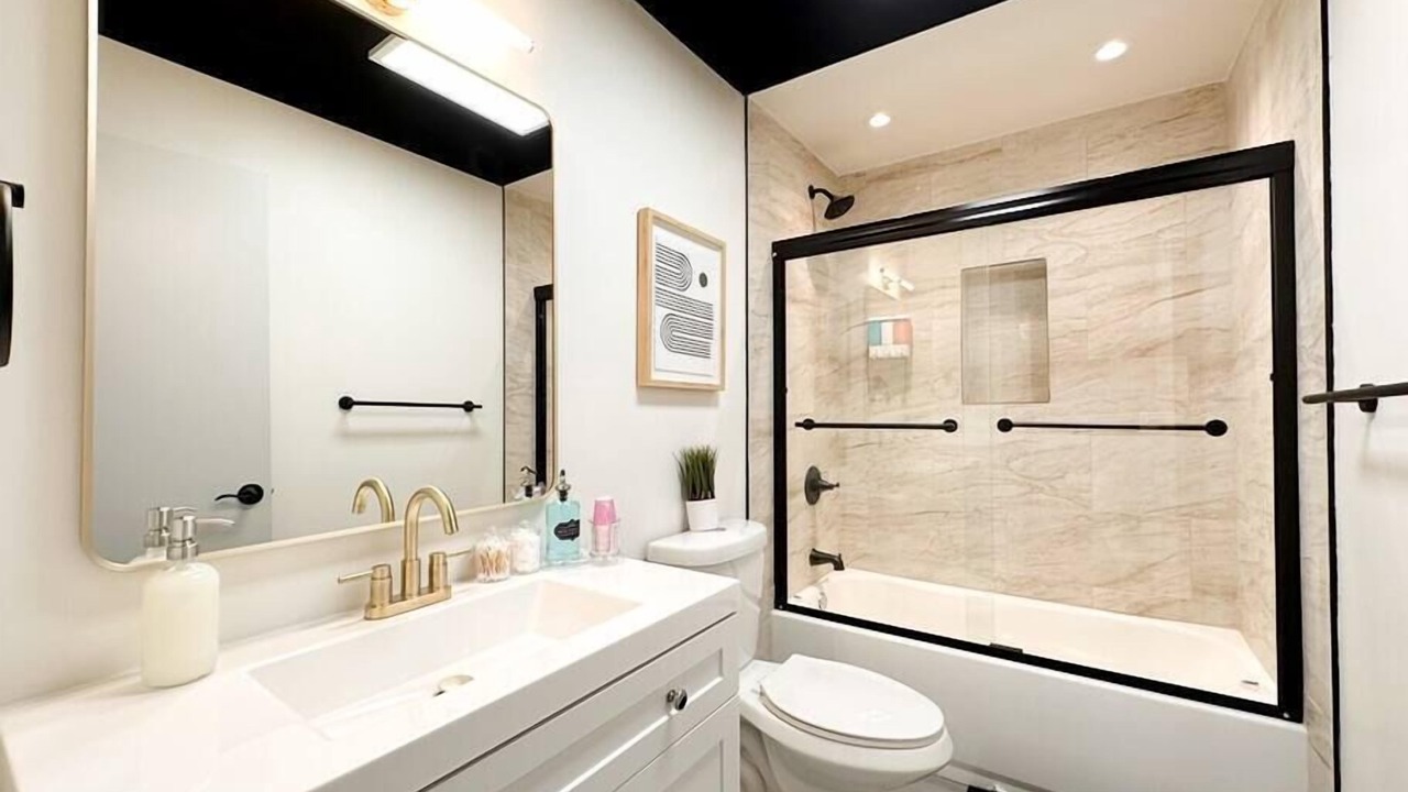 Photo of Bathroom in Near South Side