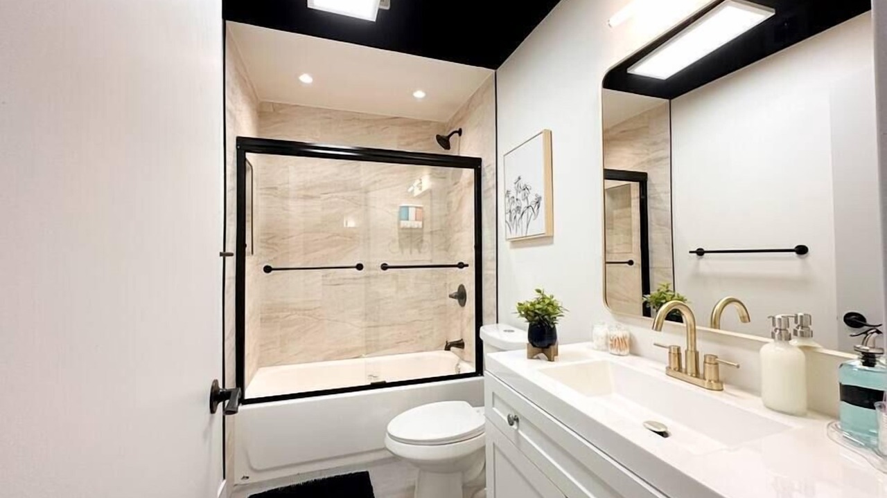 Photo of Bathroom in Near South Side