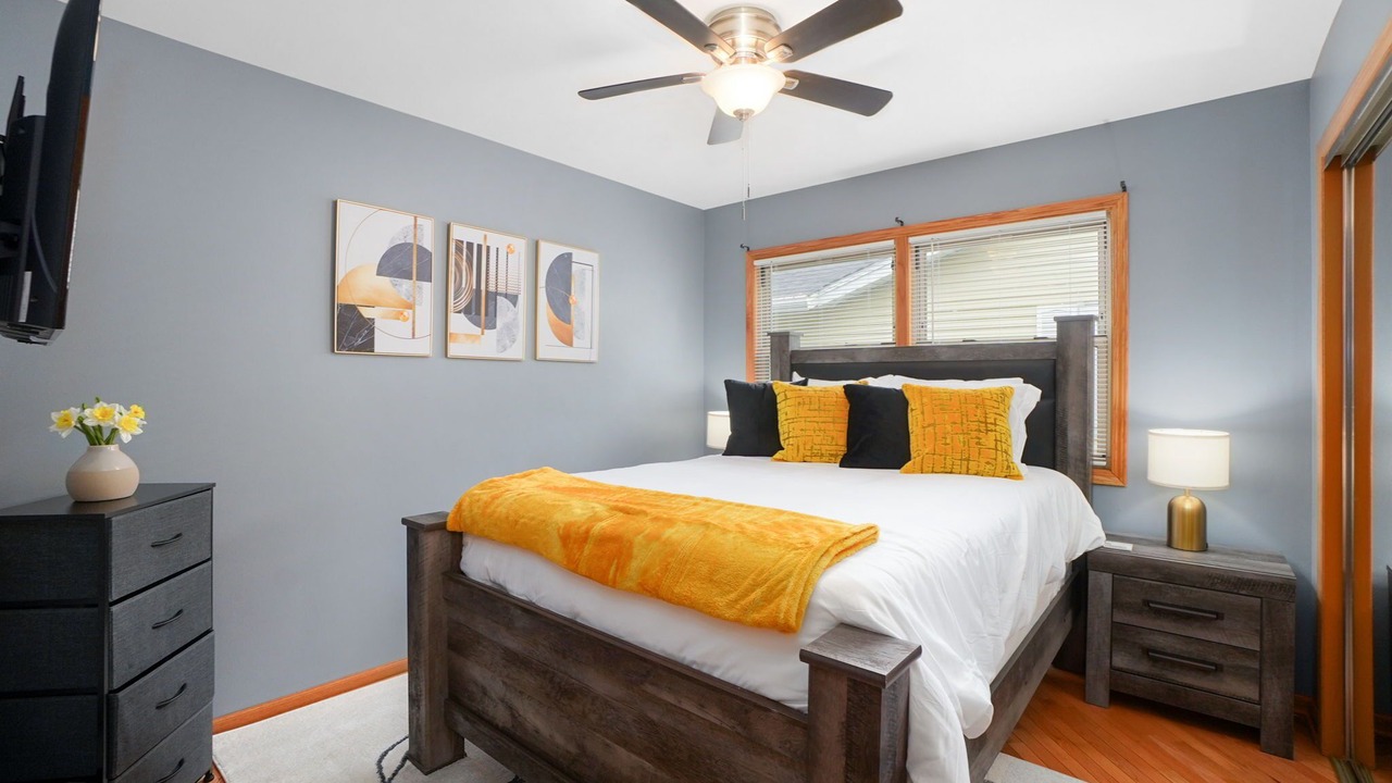 Photo of Bedroom in Elk Grove Village