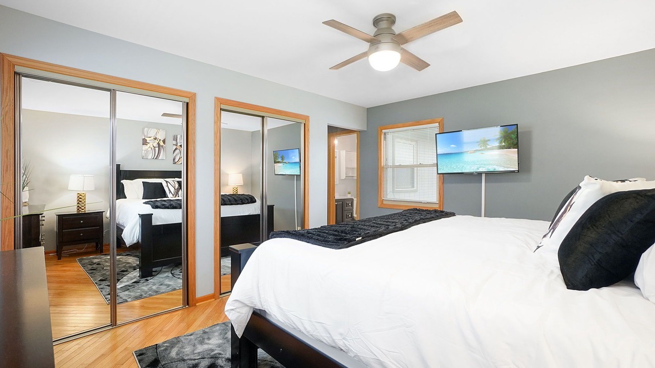 Photo of Bedroom in Elk Grove Village