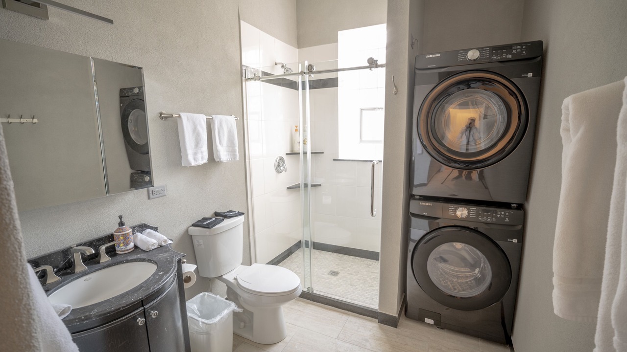 Photo of Bathroom in Lake View East