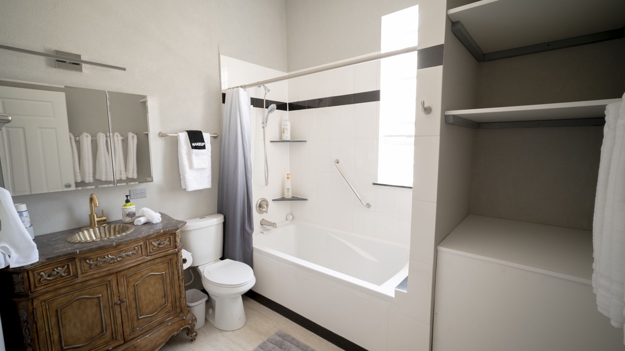 Photo of Bathroom in Lake View East