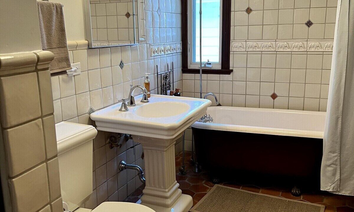 Photo of Bathroom in Oak Park