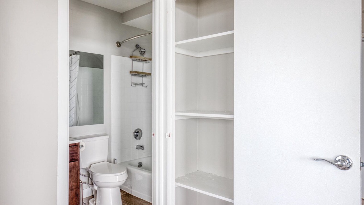 Photo of Bathroom in Edgewater Beach