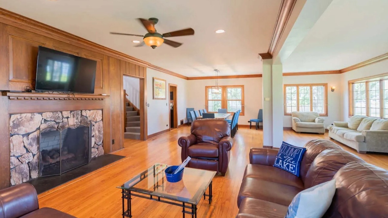 Photo of Livingroom in McHenry