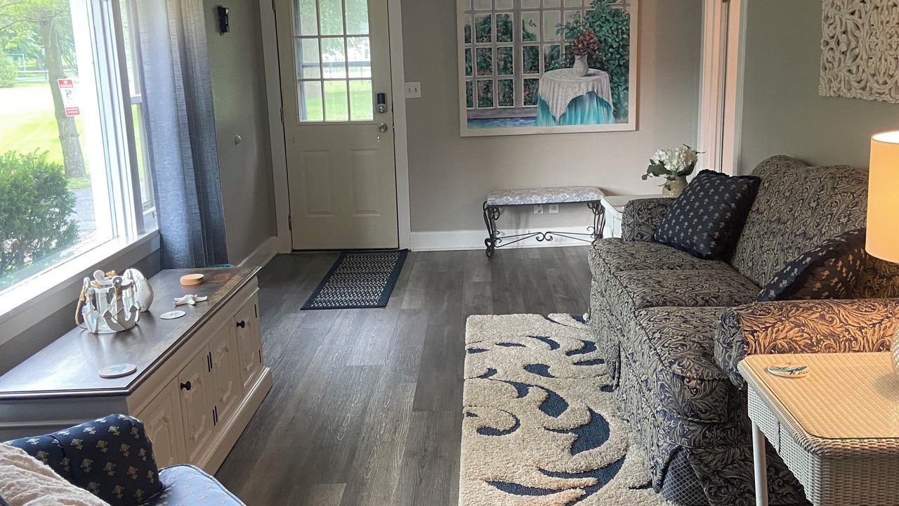 Photo of Livingroom in McHenry