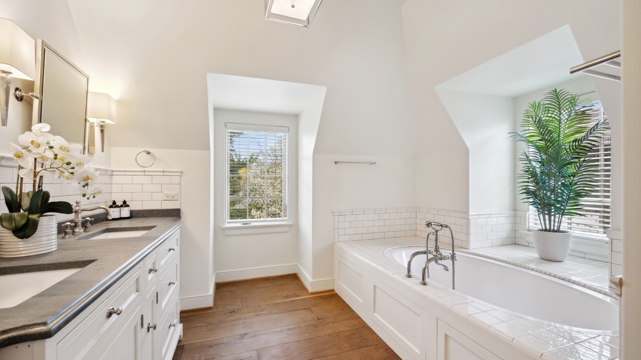 Photo of Bathroom in Forestview