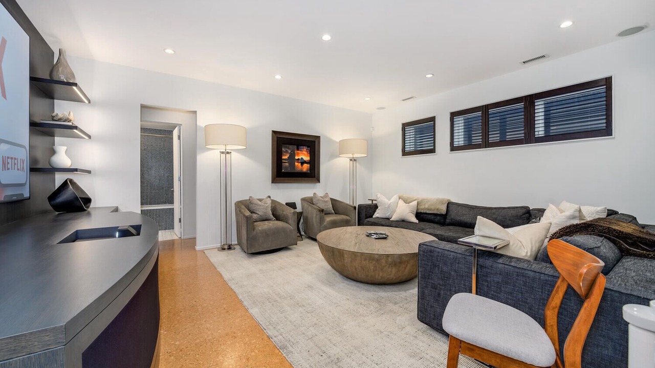 Photo of Livingroom in West Town