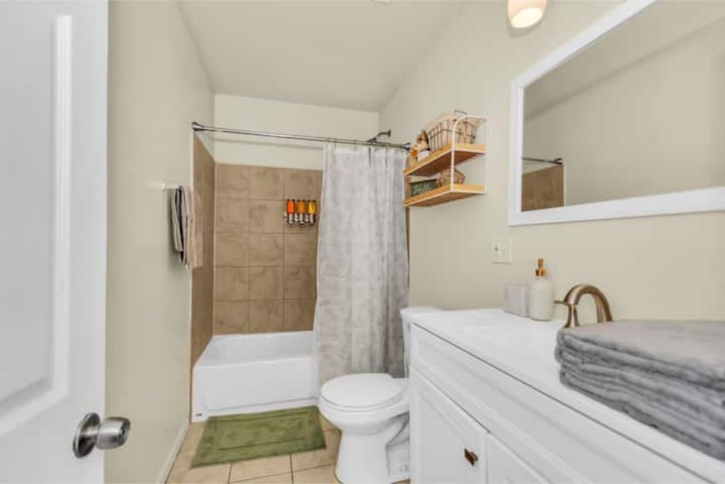 Photo of Bathroom in North Chicago
