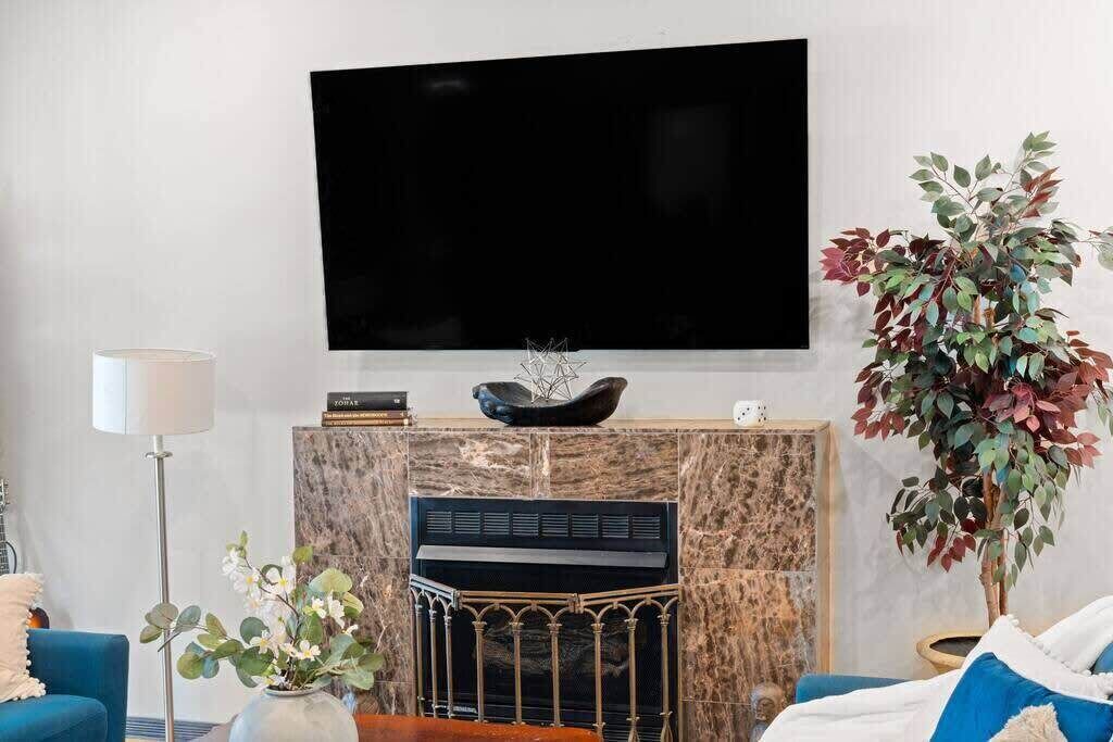 Photo of Livingroom in Heart of Chicago
