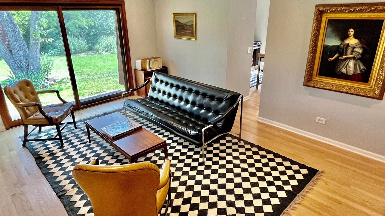 Photo of Livingroom in Glen Ellyn