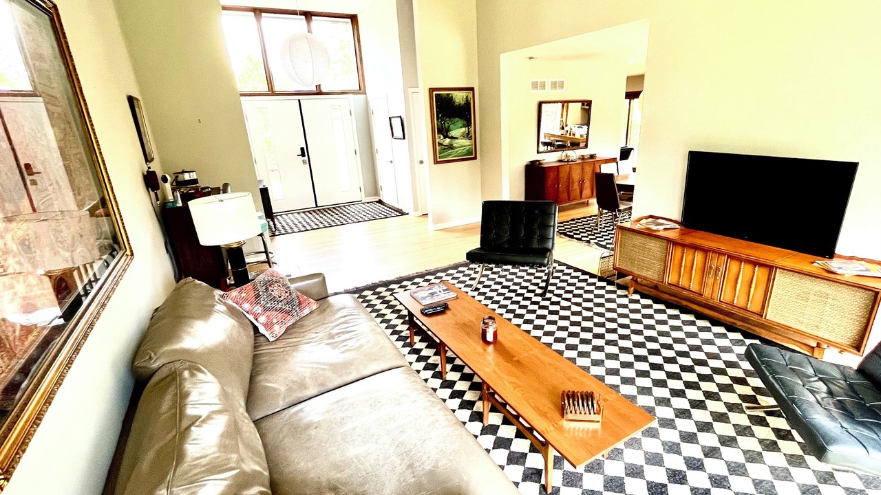 Photo of Livingroom in Glen Ellyn
