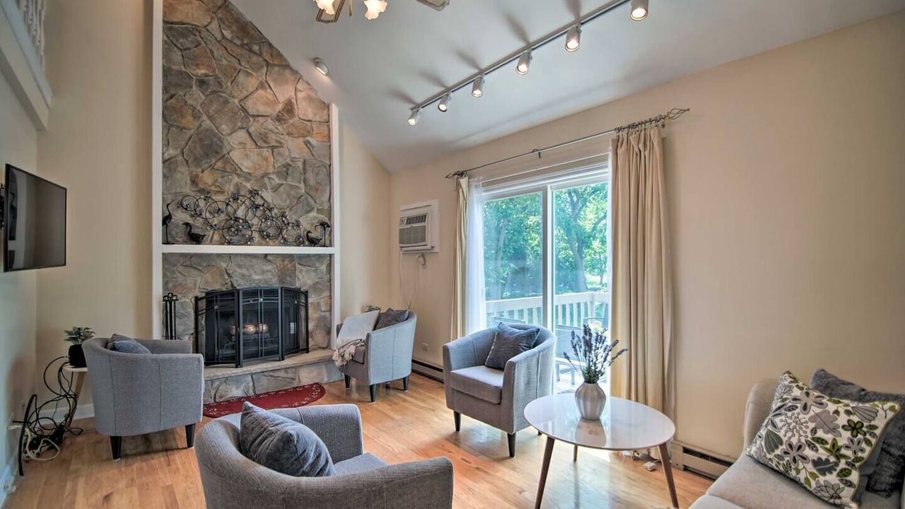 Photo of Livingroom in Gurnee
