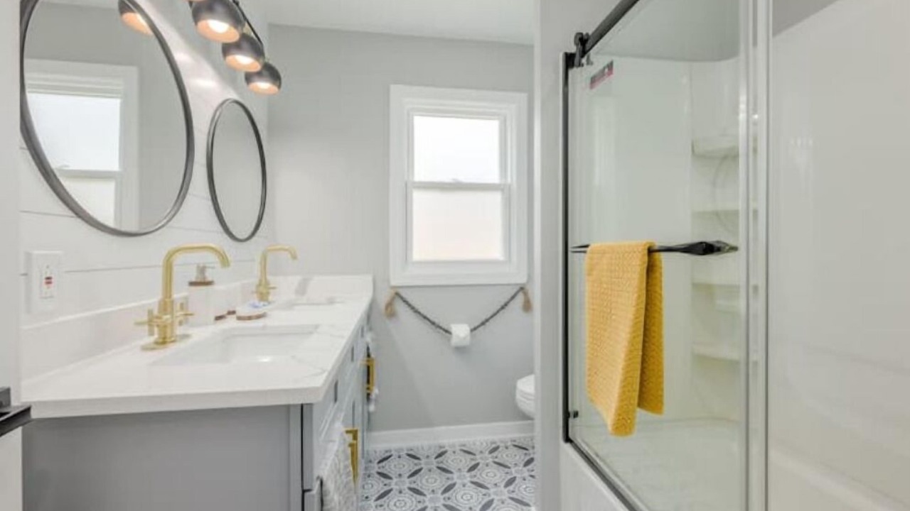 Photo of Bathroom in Lombard