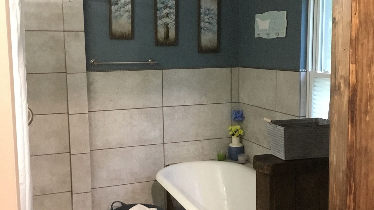 Photo of Bathroom in Keithsburg