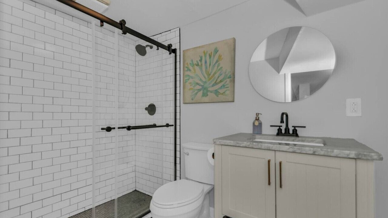 Photo of Bathroom in Lakeview