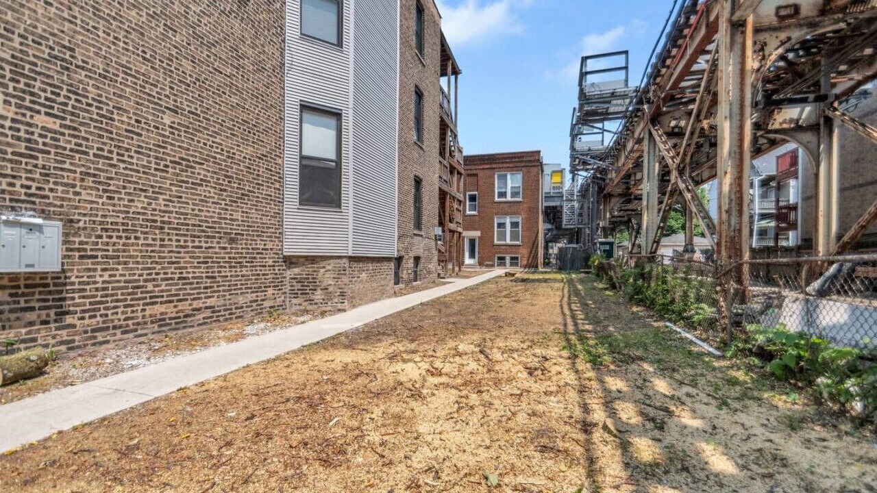 Photo of Outdoor in Lakeview