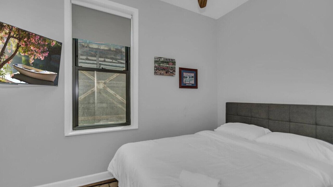 Photo of Bedroom in Lakeview