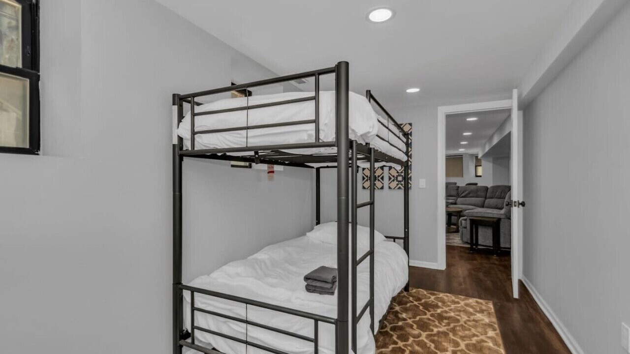 Photo of Bedroom in Lakeview