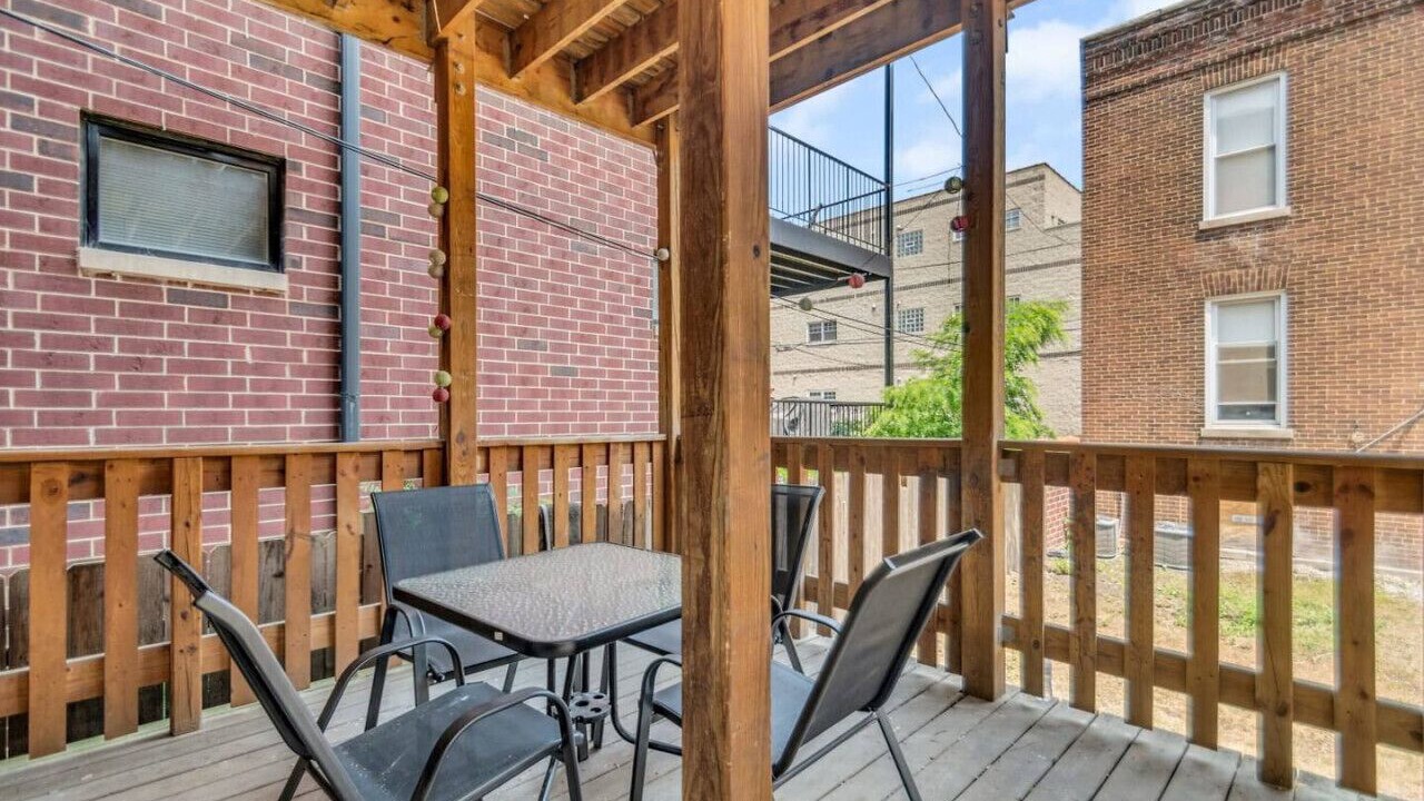 Photo of Outdoor in Lakeview