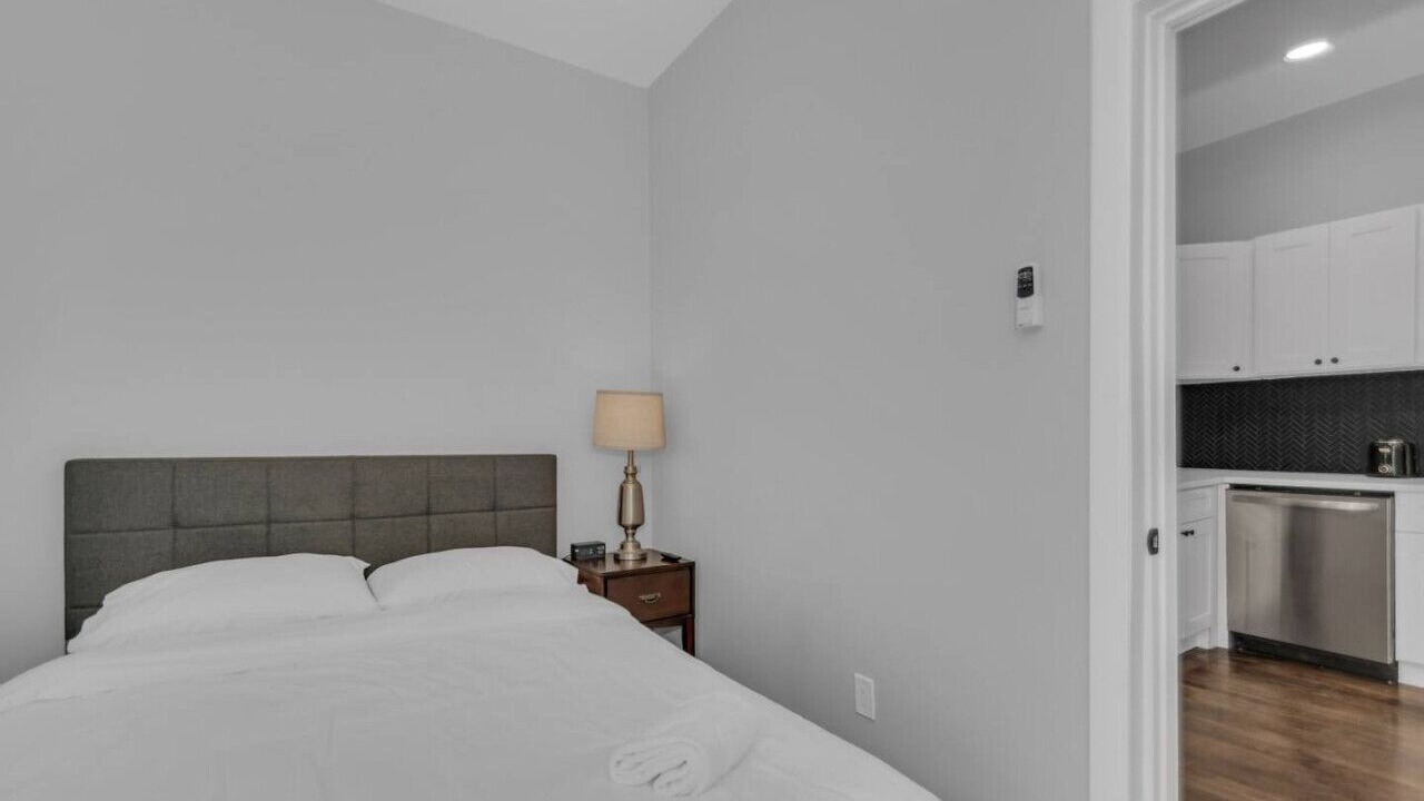 Photo of Bedroom in Lakeview