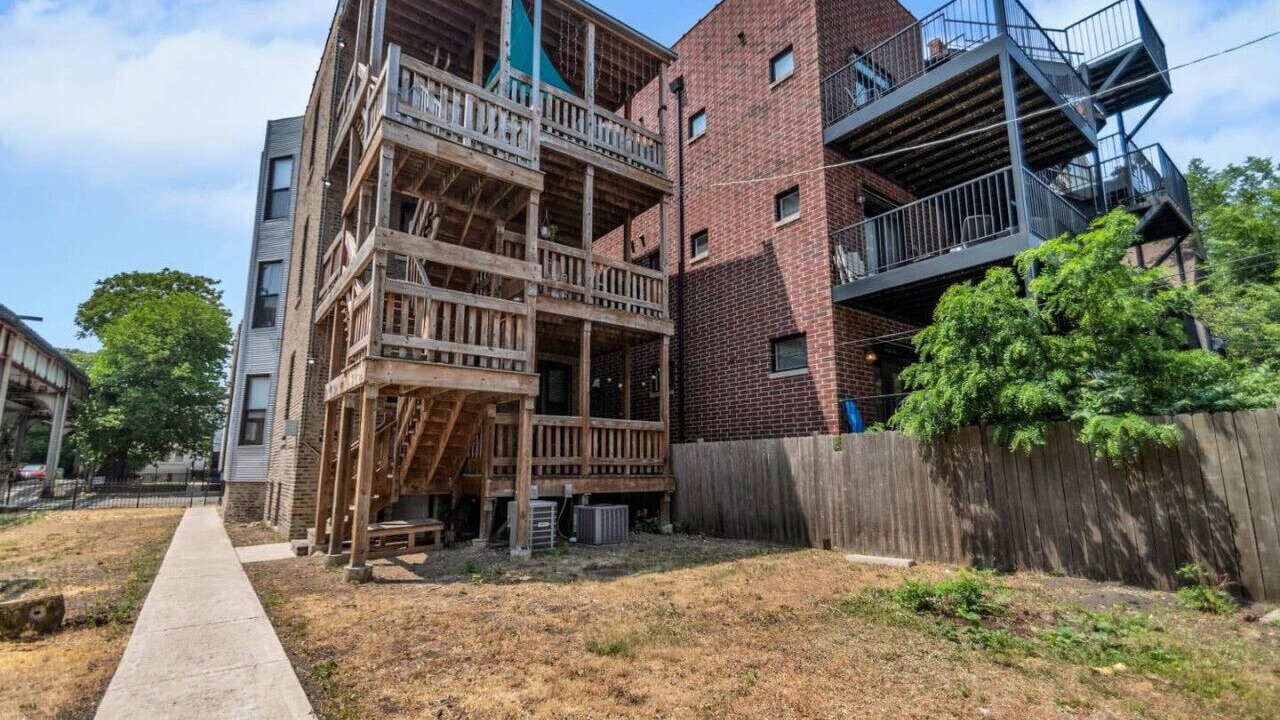 Photo of Outdoor in Lakeview