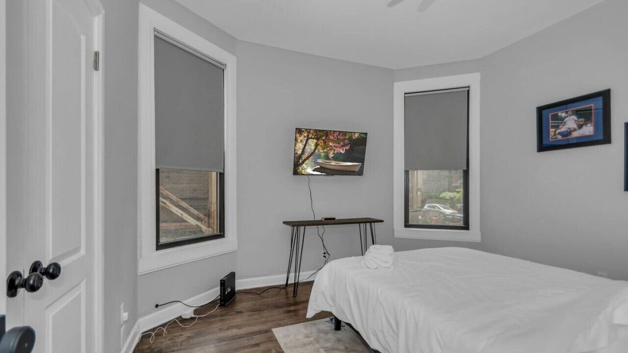 Photo of Bedroom in Lakeview