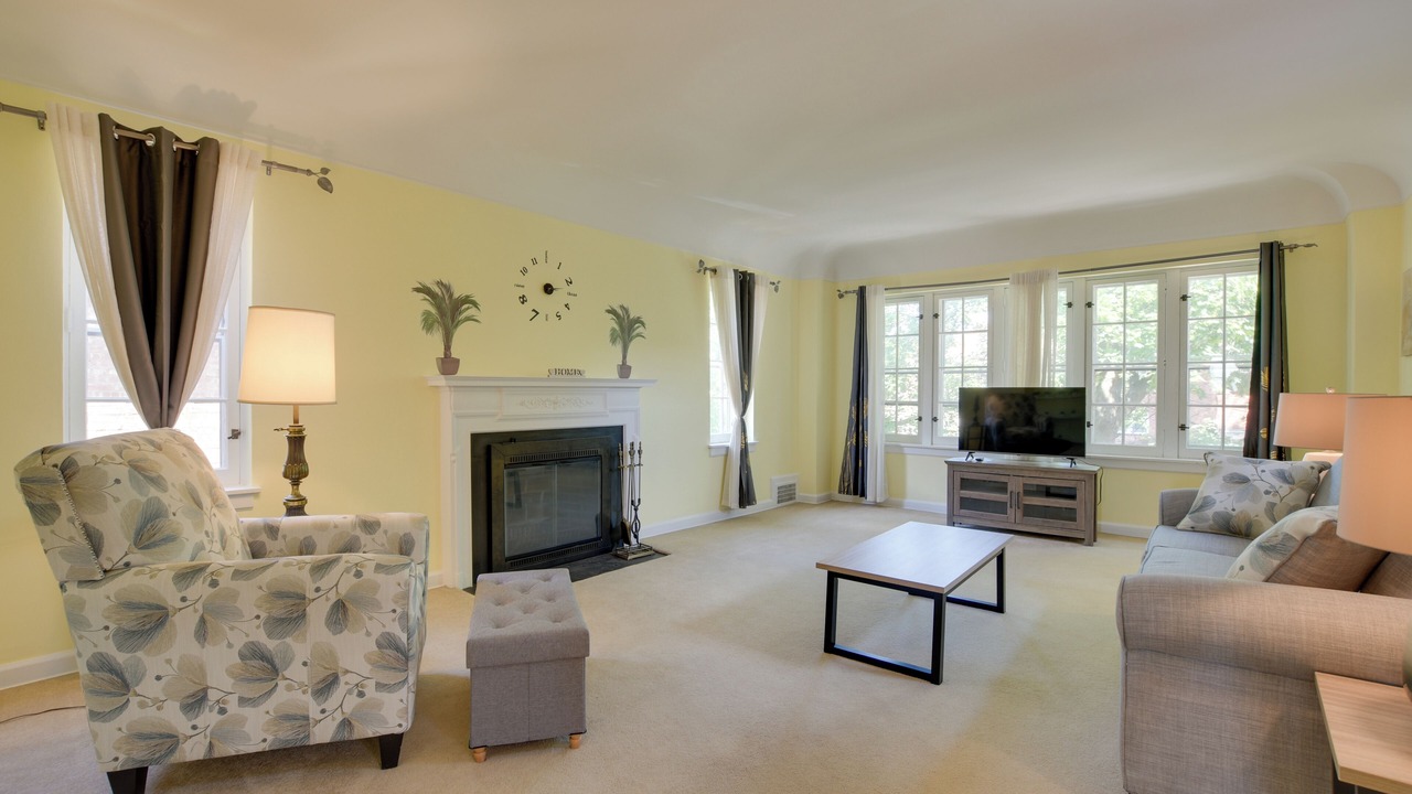 Photo of Livingroom in Beverly