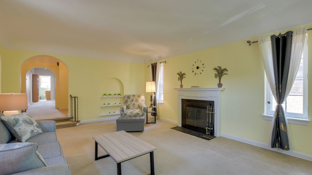 Photo of Livingroom in Beverly