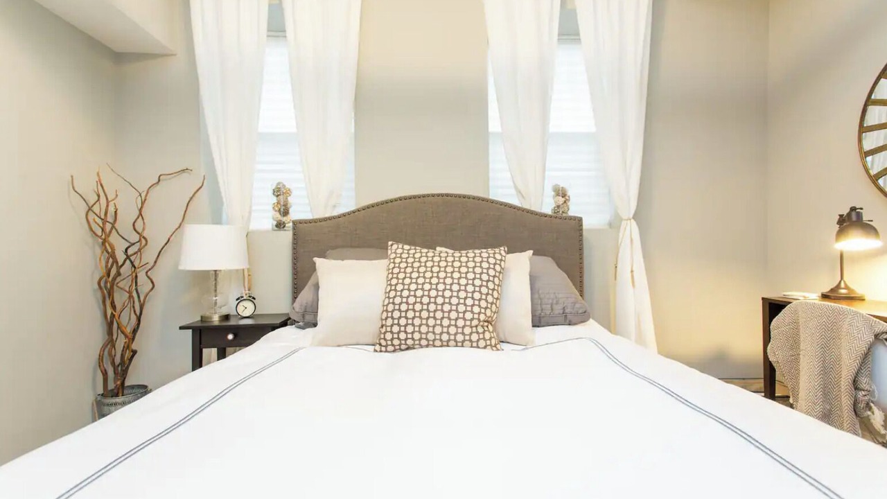 Photo of Bedroom in Lakeview